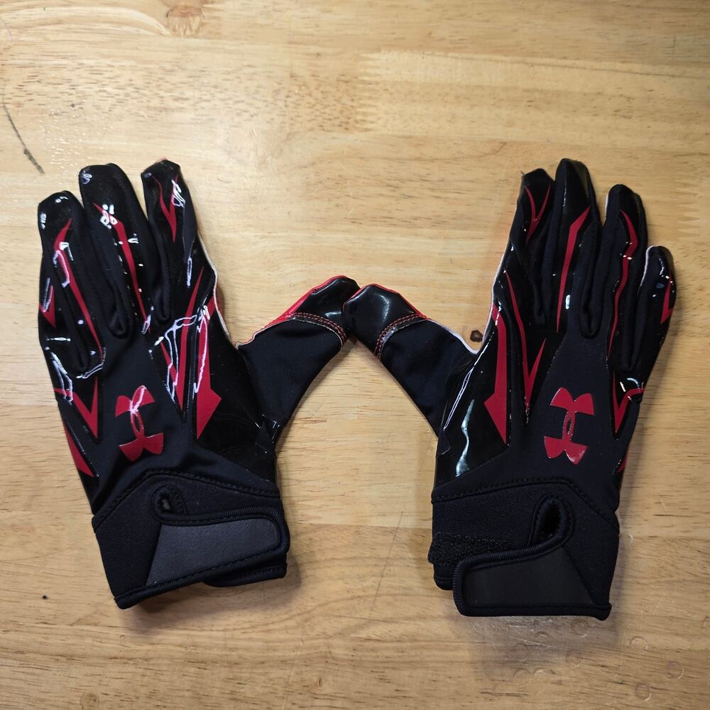 Under Armour Boys Red Football Gloves Size Youth Medium